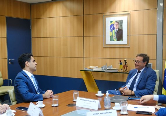JHC se reúne com novo ministro e confirma Escola de Turismo em Maceió