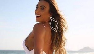 Nicole Bahls volta a fazer ensaios sexy e tamanho do bumbum impressiona