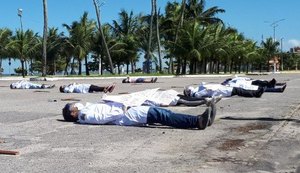 Profissionais de saúde de Alagoas realizam ato simbólico em Maceió