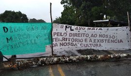 Índios da tribo Wassu Cocal voltam a bloquear trecho da BR-101