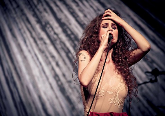 Ana Cañas canta maiores sucessos de Belchior no Orákulo em Maceió
