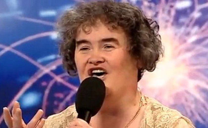 Susan Boyle é agredida com pedras e garrafa por gangue de adolescentes