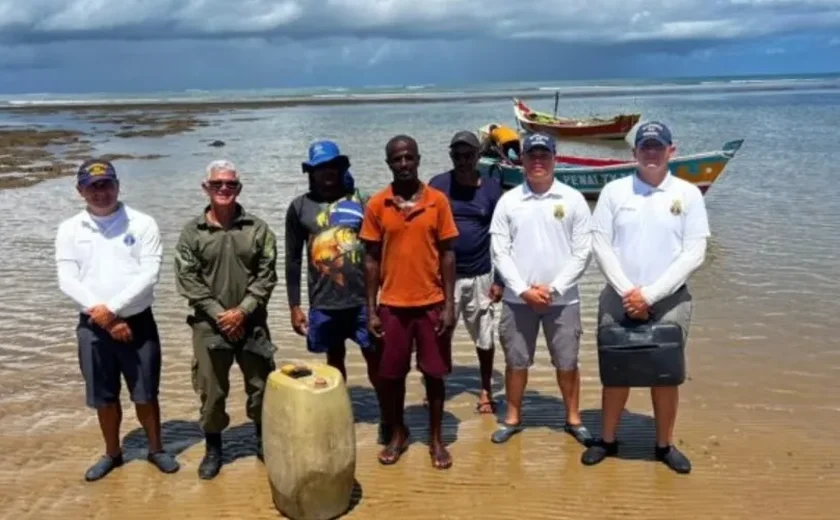 Pescador é resgatado após falha em embarcação na foz do Rio São Francisco