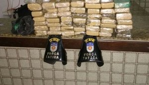 Polícia encontra 49kg de maconha prensada dentro de casa na parte alta