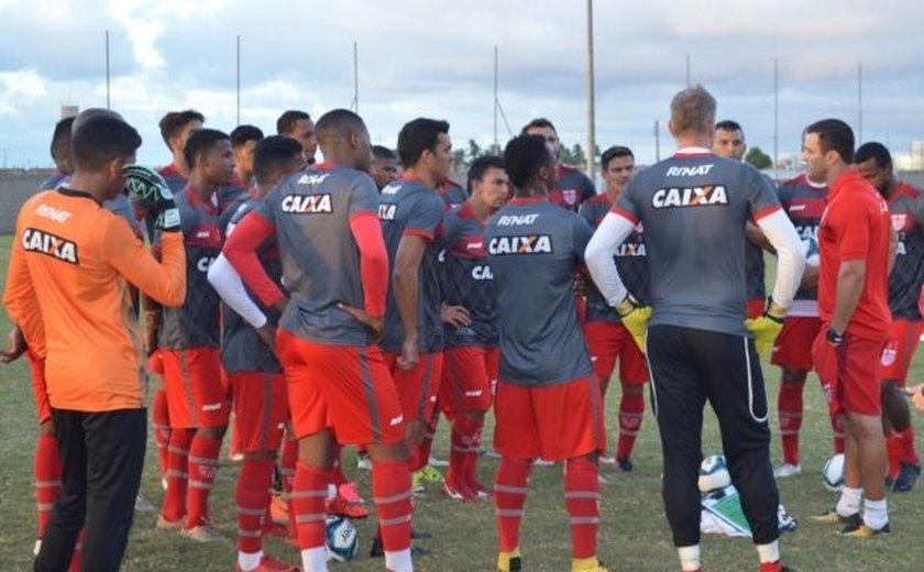 Técnico do CRB relaciona 23 atletas para jogo contra o Atlético Goianiense