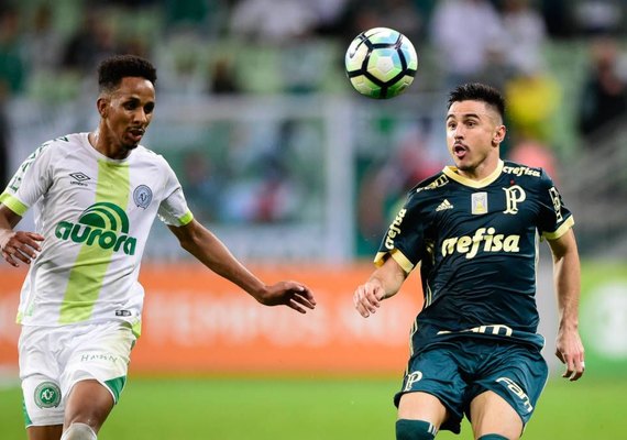 Palmeiras estreia camisa com revés contra Chapecoense e sai vaiado