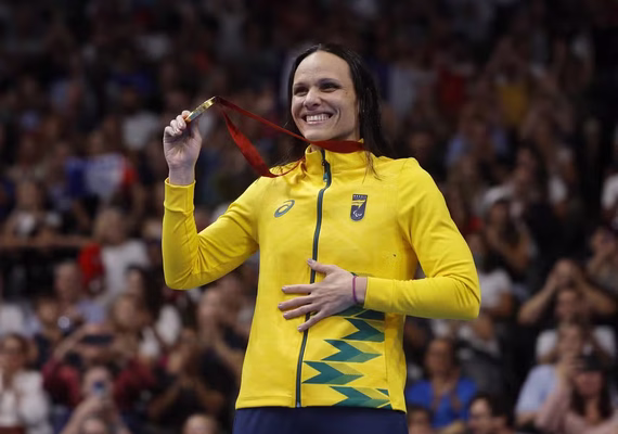 Carol Santiago vence os 100 metros livre S12 e conquista 3º ouro nas Paralimpíadas