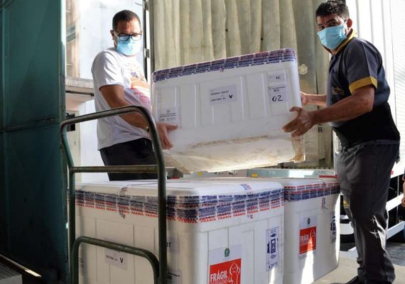 Alagoas recebe 32 mil doses de vacinas da Pfizer pediátrica nesta quarta-feira