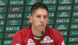 Jackson Follman é o primeiro sobrevivente da Chape a voltar ao Brasil