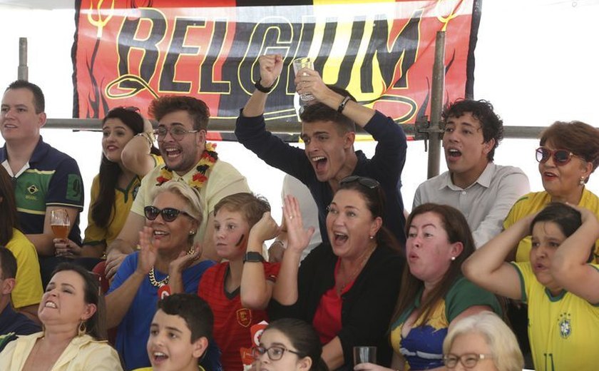 Belgas fazem festa na embaixada do país em Brasília após classificação