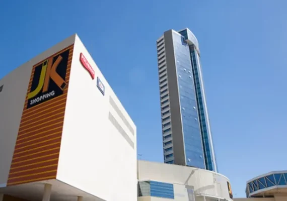 Shopping é condenado a indenizar clientes após teto cair sobre família