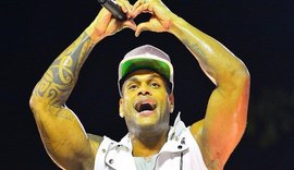 Cantor Tony Salles recebe alta 14 dias após ser internado com malária