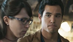 Guto termina com Benê e ela tem crise de pânico em 'Malhação'