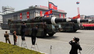 Tillerson diz que EUA querem dialogar com Coreia do Norte 'em algum momento'