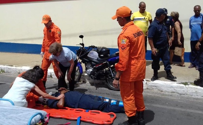 Homem fica ferido em colisão entre carro e moto