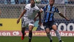 Grêmio derrota Botafogo com facilidade e encosta no G6 do Brasileirão