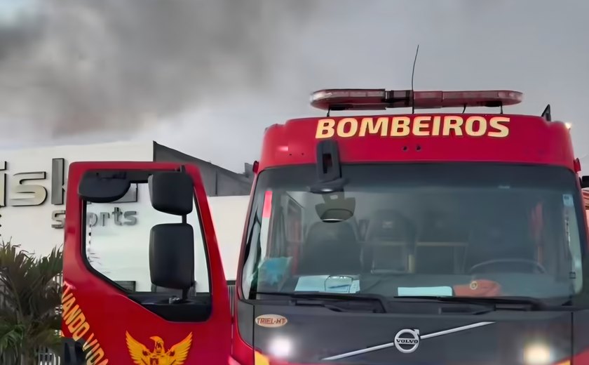 Incêndio destrói loja de fardamentos em Arapiraca