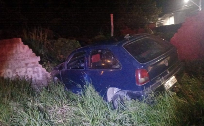 Polícia Militar prende condutor por embriaguez após colisão contra muro na Cidade Universitária