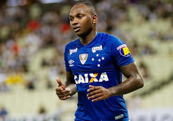 Atacante Sassá, do Cruzeiro, terá que passar por cirurgia no joelho esquerdo