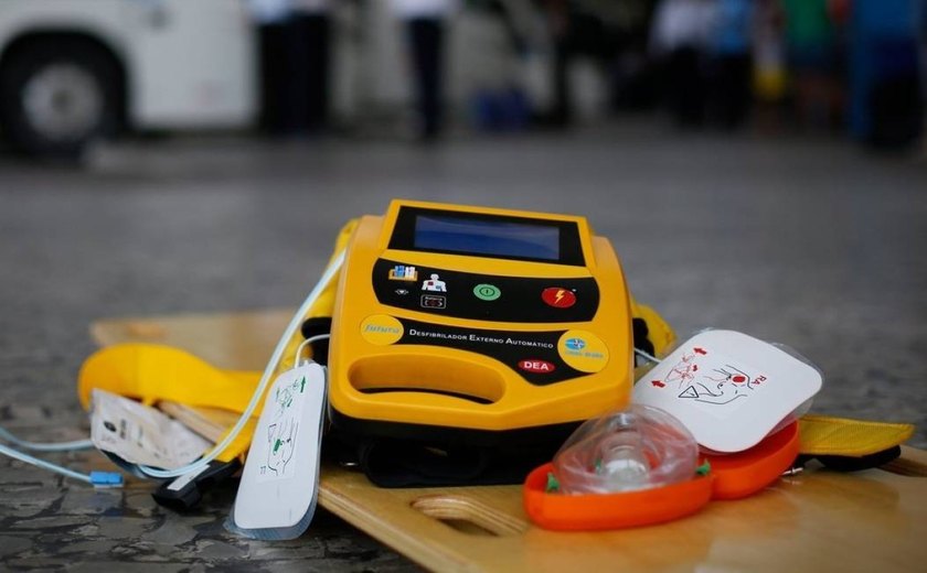 Projeto que obriga instalação de desfibriladores em locais de grande circulação é discutido