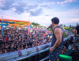 Murici consagra sucesso absoluto do Carnaval 2026 com o tradicional bloco “Tudo Azul”