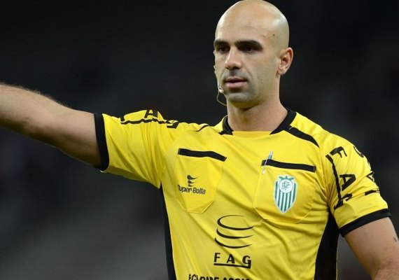 José Mendonça da Silva Júnior apita Grêmio e CSA em Porto Alegre