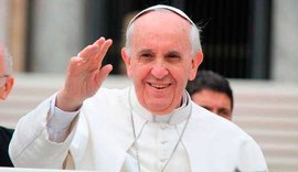 Papa Francisco homenageia cristãos perseguidos em missa pelos mortos