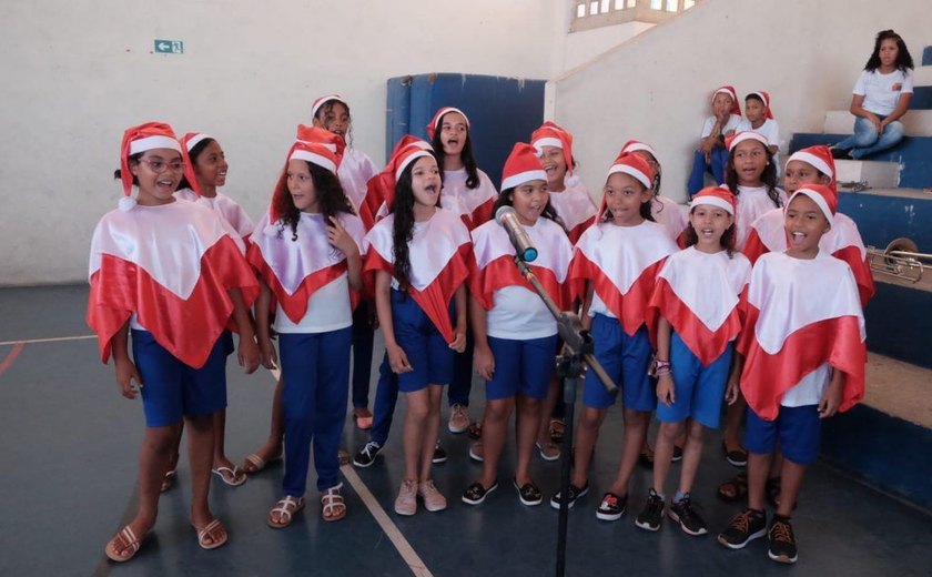 Crianças atendidas pela Semas ganham festa de Natal