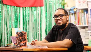 Escritor alagoano lança livro “Homem-gaveta”