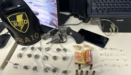 Suspeito de tráfico de drogas e porte ilegal de arma morre em confronto com a PM