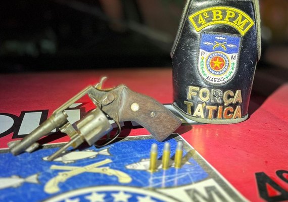 PM apreende arma de fogo e drogas durante ações em Maceió, Olivença e Arapiraca