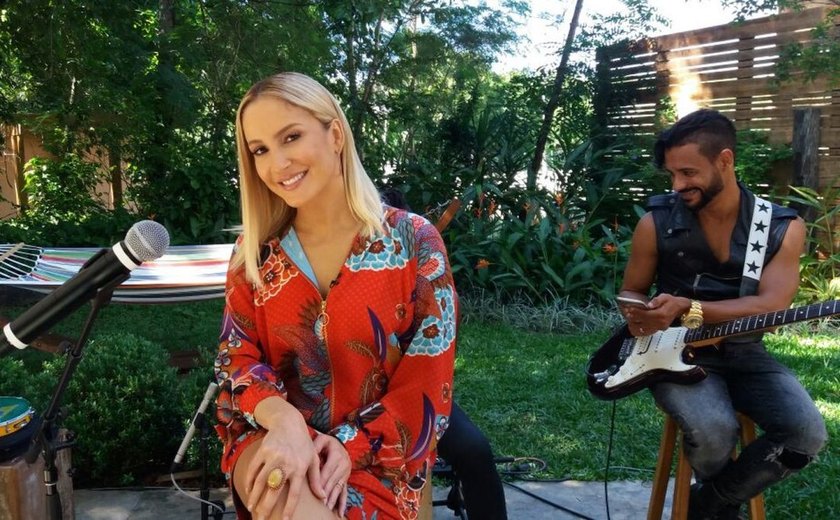 Claudia Leitte diz que adora 'causar' nas férias: 'Fui de pijamas na rua'