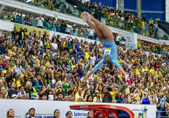 Rebeca Andrade volta com ouro no Pan-Americano de ginástica artística