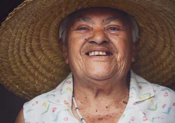 Mestra Rosália, aos 80 anos, lança primeiro álbum  em noite especial do Projeto Embolada do Jacinto