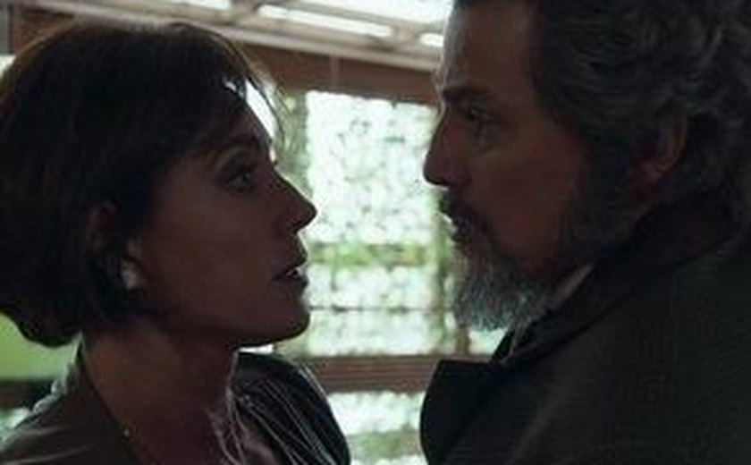 'O Tempo Não Para': Carmen sai no tapa com Dom Sabino e dá pedrada nele