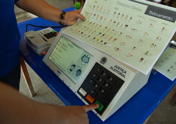 Candidatos investem nas redes, mas não descartam o guia eleitoral