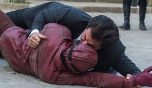 'Orgulho e Paixão': Darcy leva facada para salvar a vida de Elisabeta