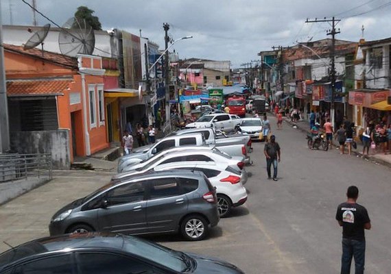 Parte do comércio segue aberto em Porto Calvo e manifestação é realizada em Maragogi