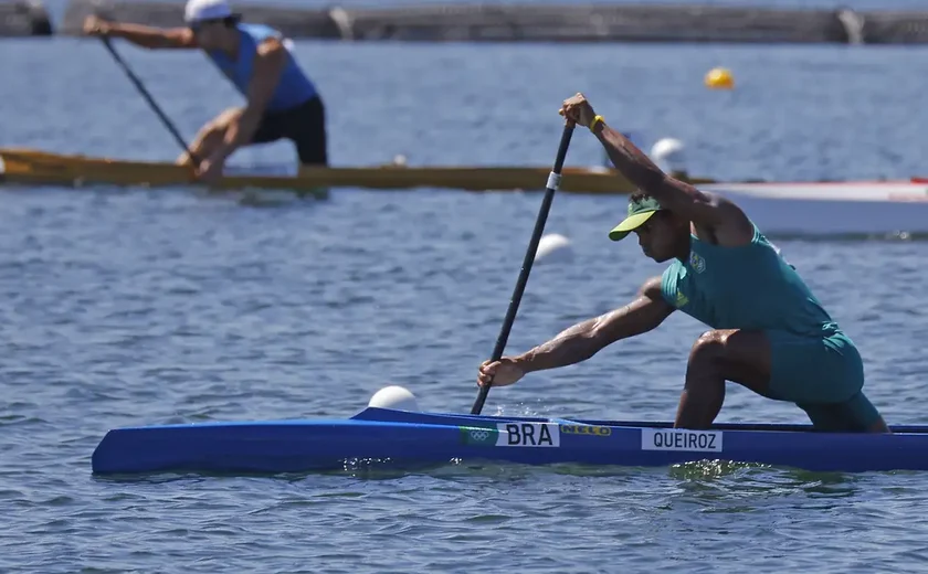 Isaquias Queiroz avança direto à semifinal da canoa individual