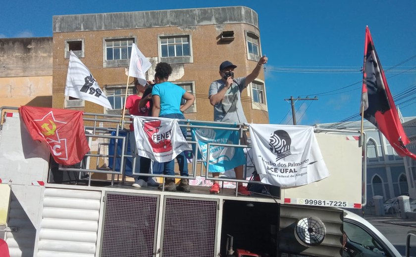 Sintufal participa de ato em Maceió contra cortes de verbas na educação pública