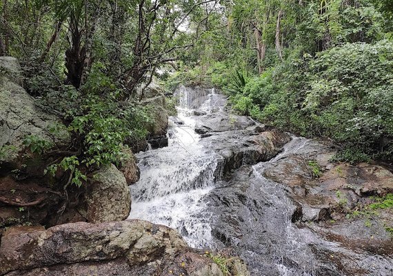 Cachoeira do Vai Vem, em Água Branca, é destino turístico no Sertão