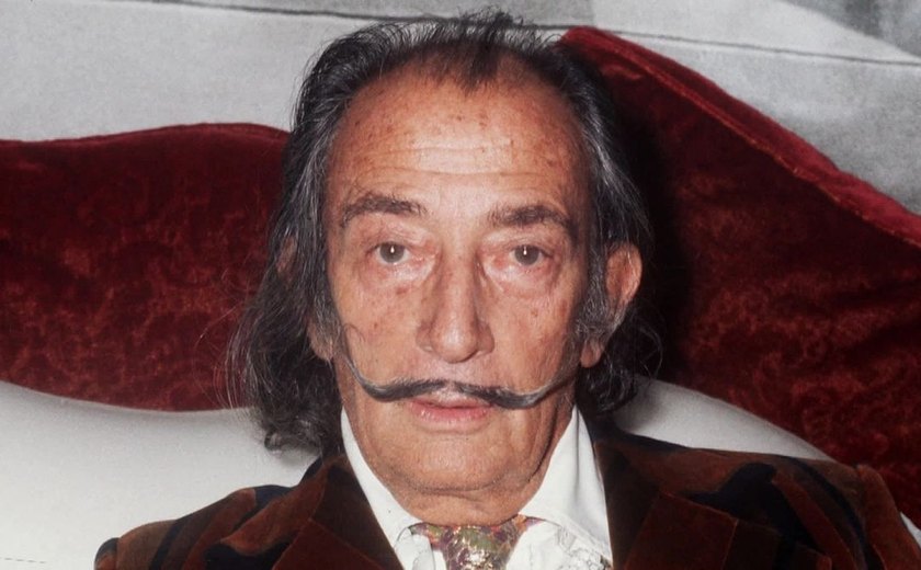 Exumação de Salvador Dalí revela bigode intacto do pintor surrealista