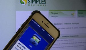 Dólar sobe para R$ 5,45, mas tem segunda semana seguida de queda