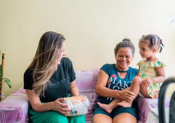 Programa Leite é Massa distribui 18 mil kits do alimento para crianças em vulnerabilidade social