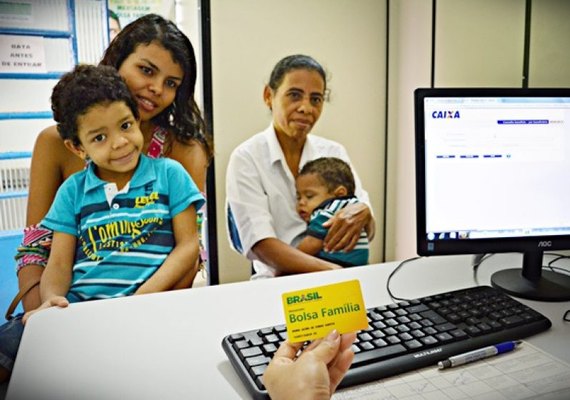Mais de 700 maceioenses correm o risco de perder Bolsa Família por falta de saque