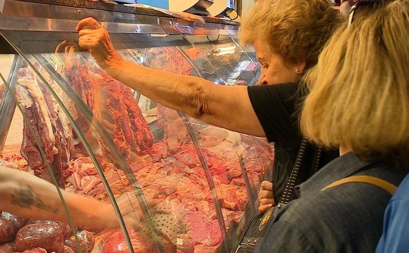 Hong Kong e Suíça suspendem importação de carne brasileira após operação
