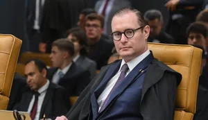 Cristiano Zanin reitera pedido de acesso a dados de celular de Daniel Vorcaro