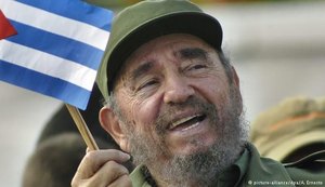 José Serra e Roberto Freire participam de funeral de Fidel Castro