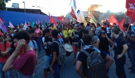 Protesto contra prisão de Lula mobiliza centenas de pessoas em Maceió