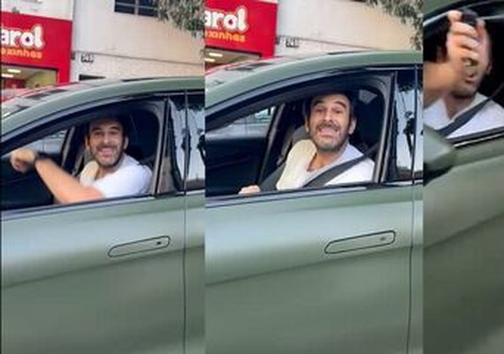 Motorista de carro de luxo joga spray de pimenta e xinga mulher durante discussão